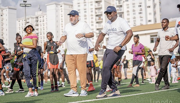 /images/noticias/Governador Manuel Homem participou nos exercicios de fit kuduro.jpg